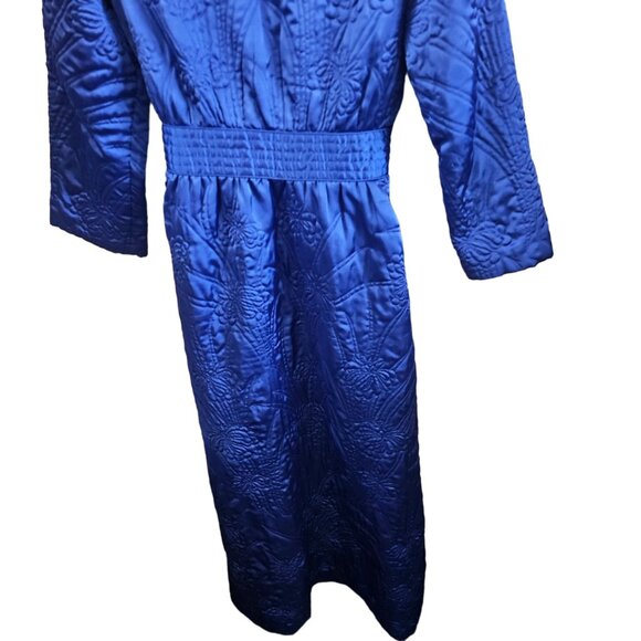Vintage Nordstrom Blue Quilted Satin Robe With Scalloped Collar & Belted Waist - Picture 9 of 15